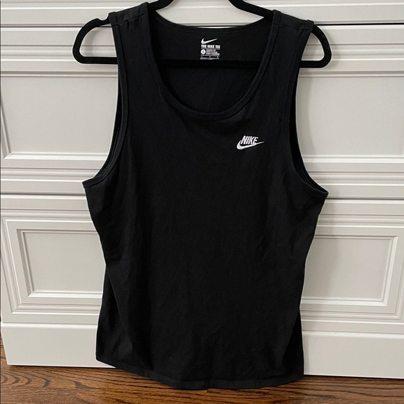 The Nike Tee Athletic Cut Black - Picture 1 of 4